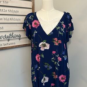 Old Navy Blue Floral Dress V-neck  w/Lace Inset Large Print Soft & Comfortable